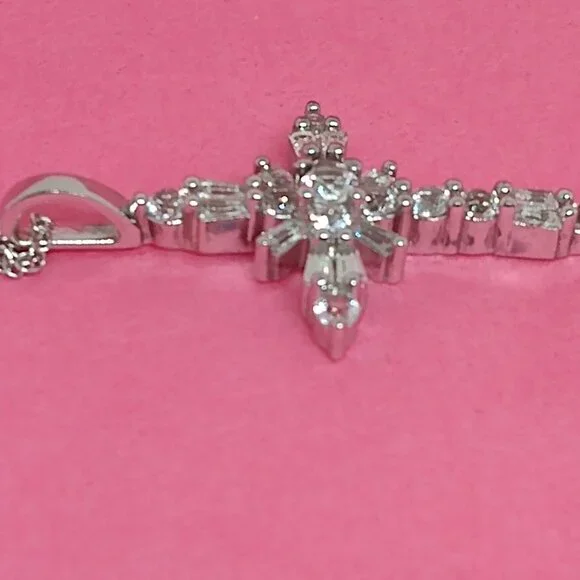 Nwt, White sapphire necklace - Picture 5 of 11